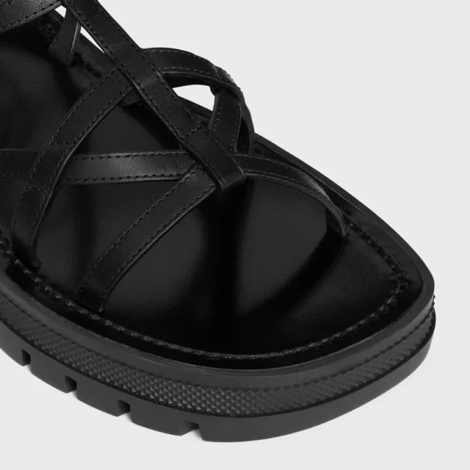 CELINE – Clea Triomphe sandalen met bandjes van kalfsleer – plantaardig gelooid