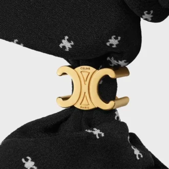 CELINE Micro Triomphe scrunchy van zijde en messing met gouden afwerking