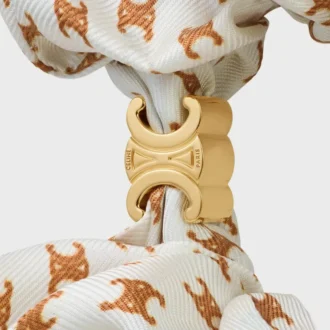 CELINE Mini Triomphe Scrunchy van zijde en messing met gouden afwerking