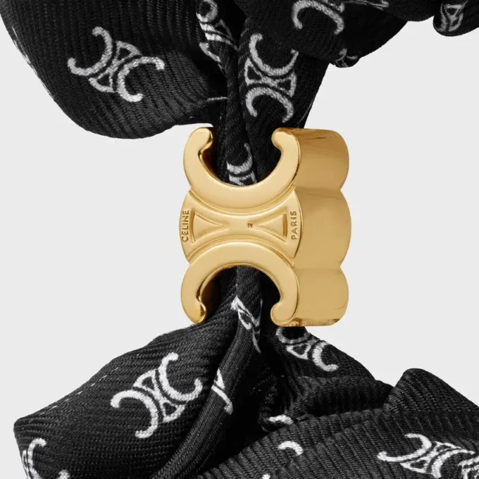 CELINE Mini Triomphe Scrunchy van zijde en messing met gouden afwerking