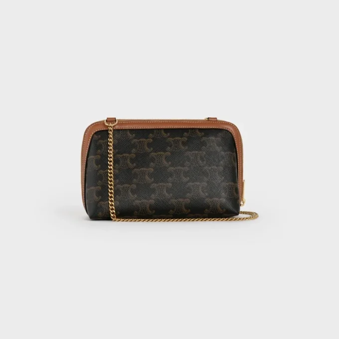 Clutch met ketting in Triomphe Canvas en lamsleer Clutch met ketting in Triomphe Canvas en lamsleer