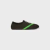 De platte sneaker in grosgrain, fluweel, suède geitenleer en lamsleer