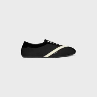 De platte sneaker in grosgrain, fluweel, suède geitenleer en lamsleer