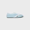 De platte sneaker in grosgrain, fluweel, suède geitenleer en lamsleer