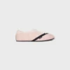 De platte sneaker in grosgrain, fluweel, suède geitenleer en lamsleer
