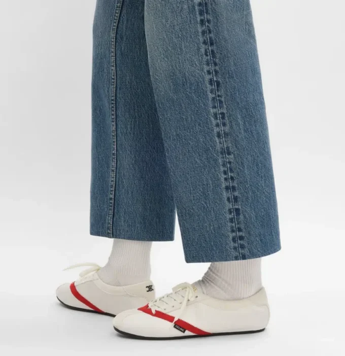 De platte sneaker in grosgrain, fluweel, suède geitenleer en lamsleer