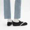 De platte sneaker in grosgrain, fluweel, suède geitenleer en lamsleer