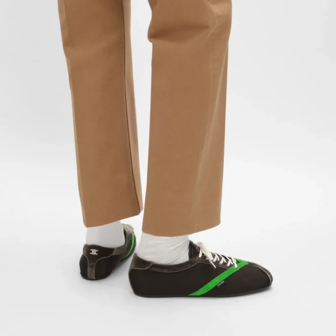 De platte sneaker in grosgrain, fluweel, suède geitenleer en lamsleer