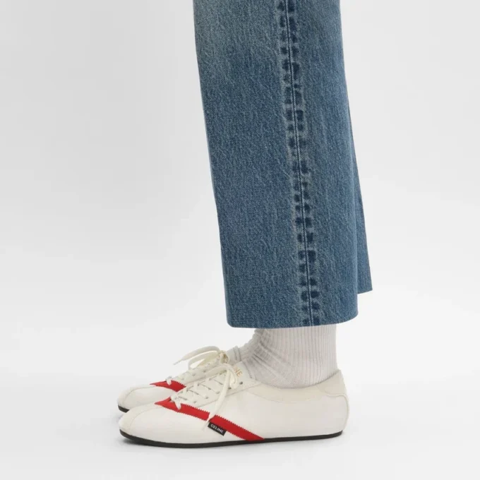 De platte sneaker in grosgrain, fluweel, suède geitenleer en lamsleer