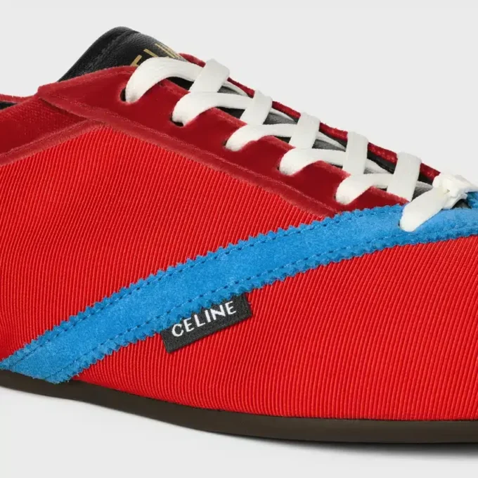 De platte sneaker in grosgrain, fluweel, suède geitenleer en lamsleer
