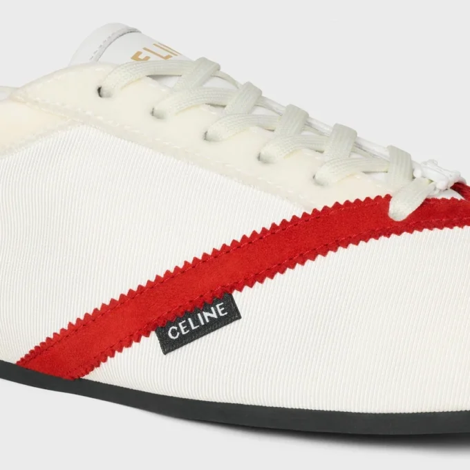 De platte sneaker in grosgrain, fluweel, suède geitenleer en lamsleer