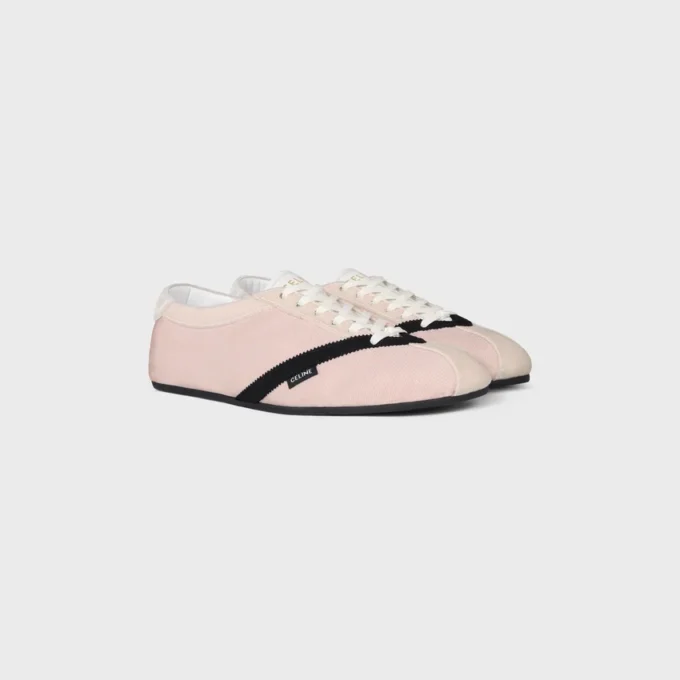 De platte sneaker in grosgrain, fluweel, suède geitenleer en lamsleer