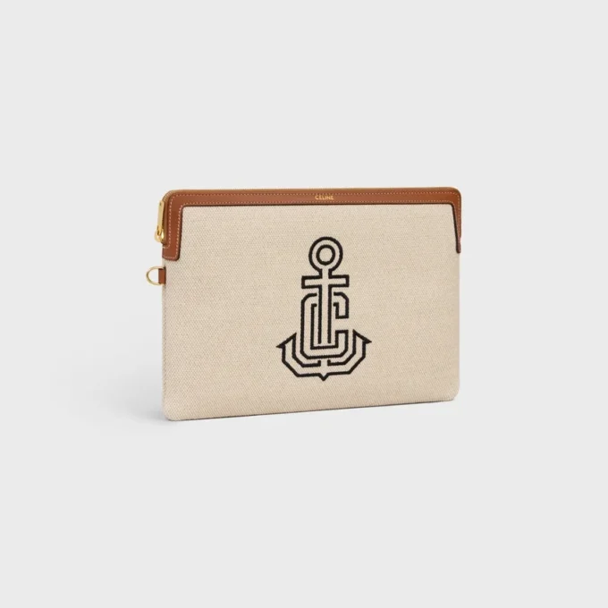 Kleine tas met riem van textiel met geborduurd anker en kalfsleer