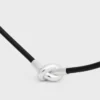 Knoopketting van kalfsleer en messing met rhodiumafwerking