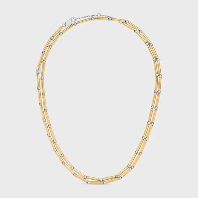 Lange ketting met bedels van messing met goud- en rhodiumafwerking