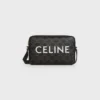 Middelgrote schoudertas van Triomphe Canvas met CELINE-print