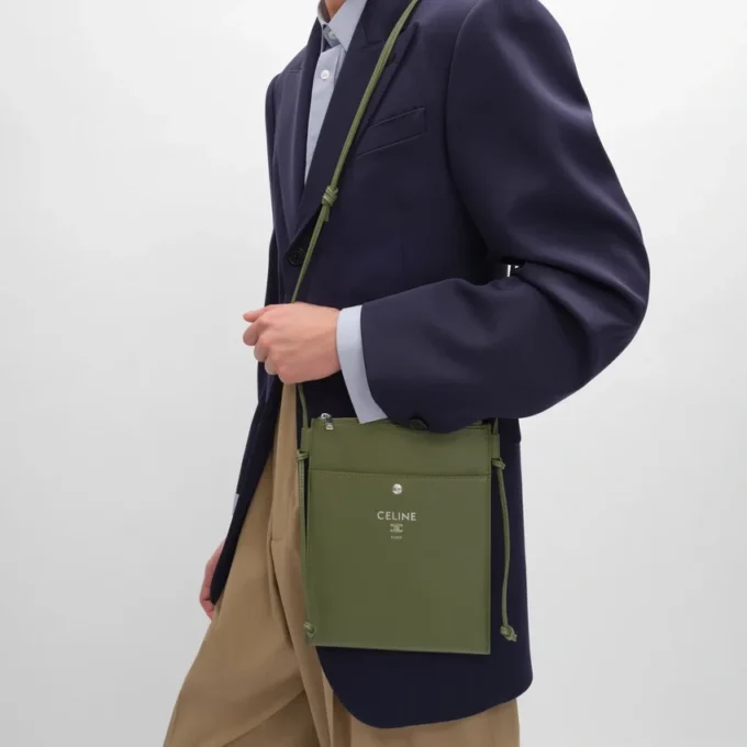 Sharp Pouch Take Away van glad lamsleer