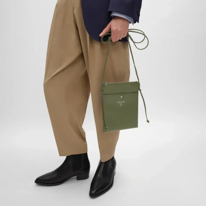 Sharp Pouch Take Away van glad lamsleer