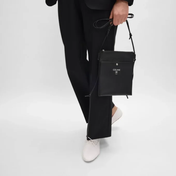 Sharp Pouch Take Away van glad lamsleer