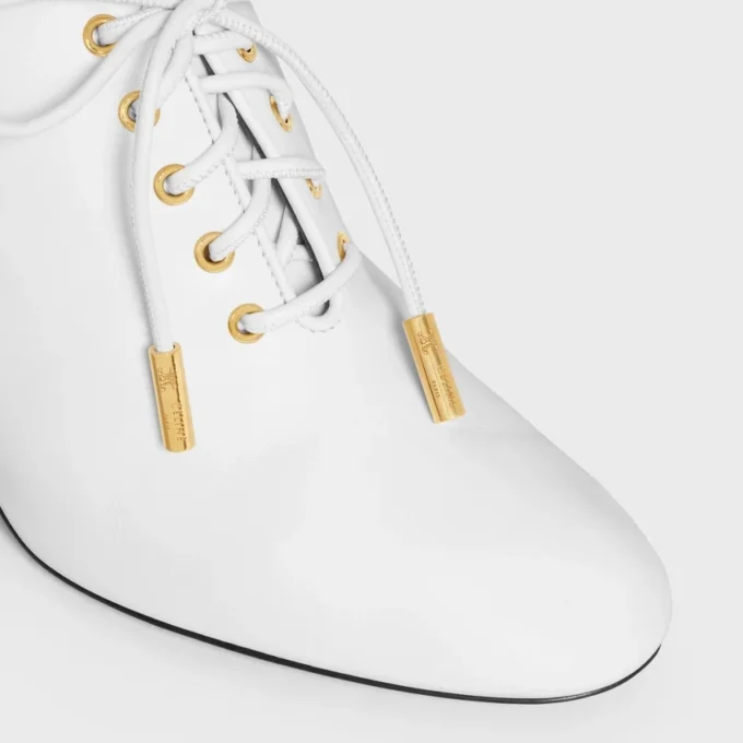 Zachte Oxford-ballerina met veters en hak van kalfsleer – plantaardig gelooid